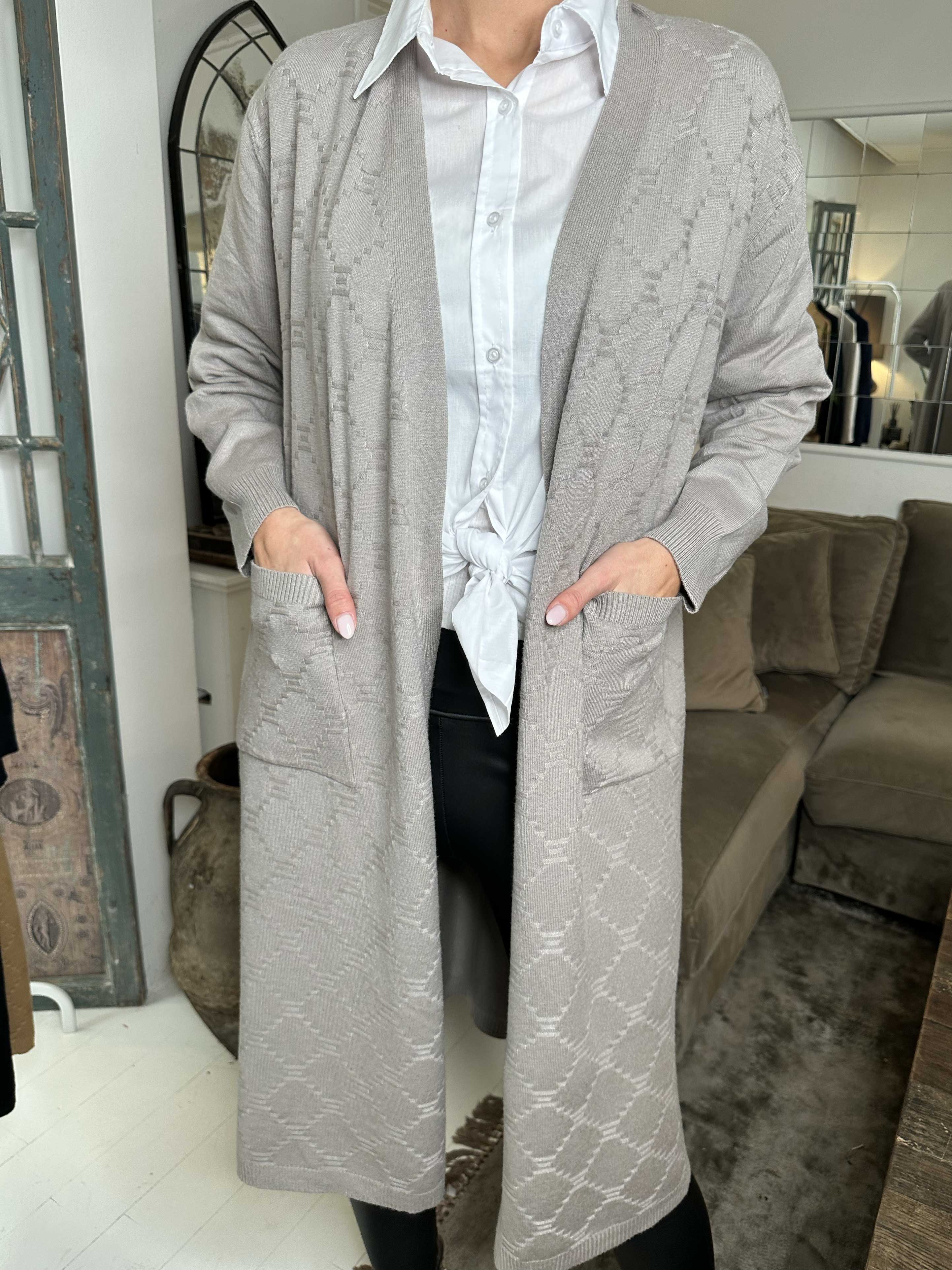 Agnesa - Lang strikcardigan med lommer